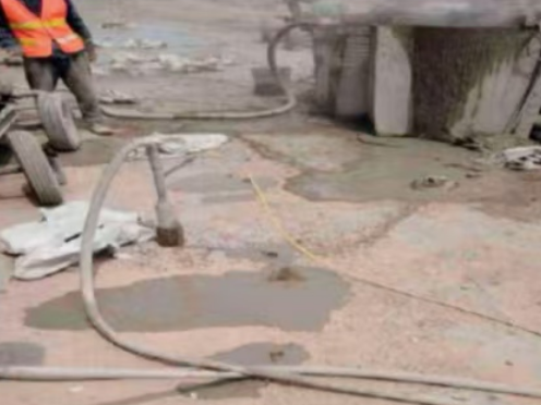 隆安水泥混凝土路面板底注浆技术 路面脱空注浆整治方案